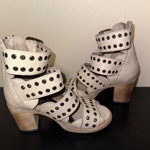 Freebird Beige Blake size 7